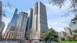 Oaks Melbourne on William Suites