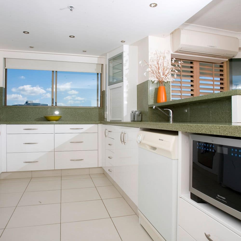 Spacious modern kitchen 