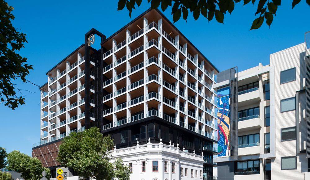 R Hotel Exterior