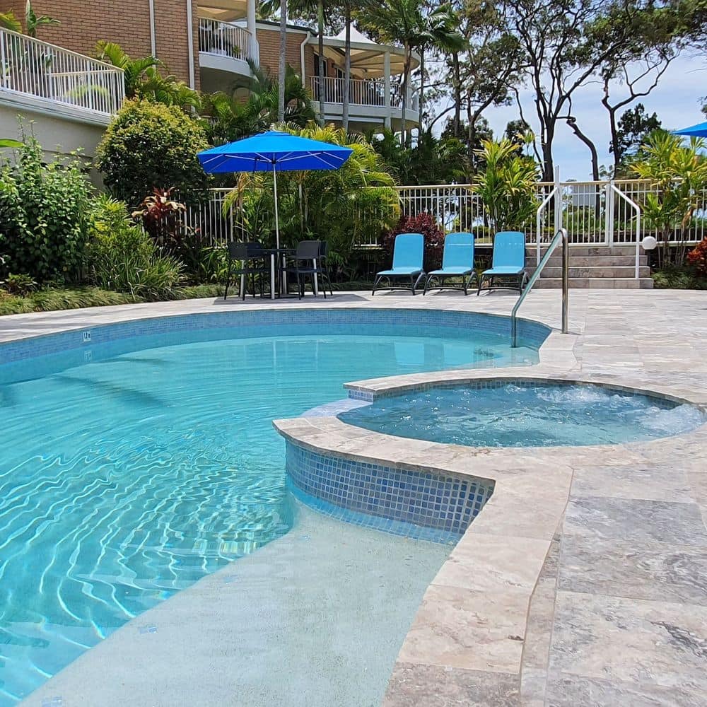 Macquarie Lodge Outdoor Pool and Spa