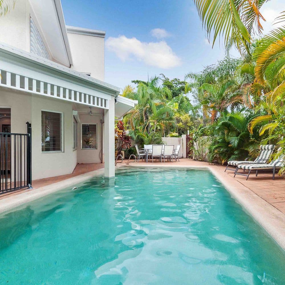 Four Bedroom Oasis Villa: Pool