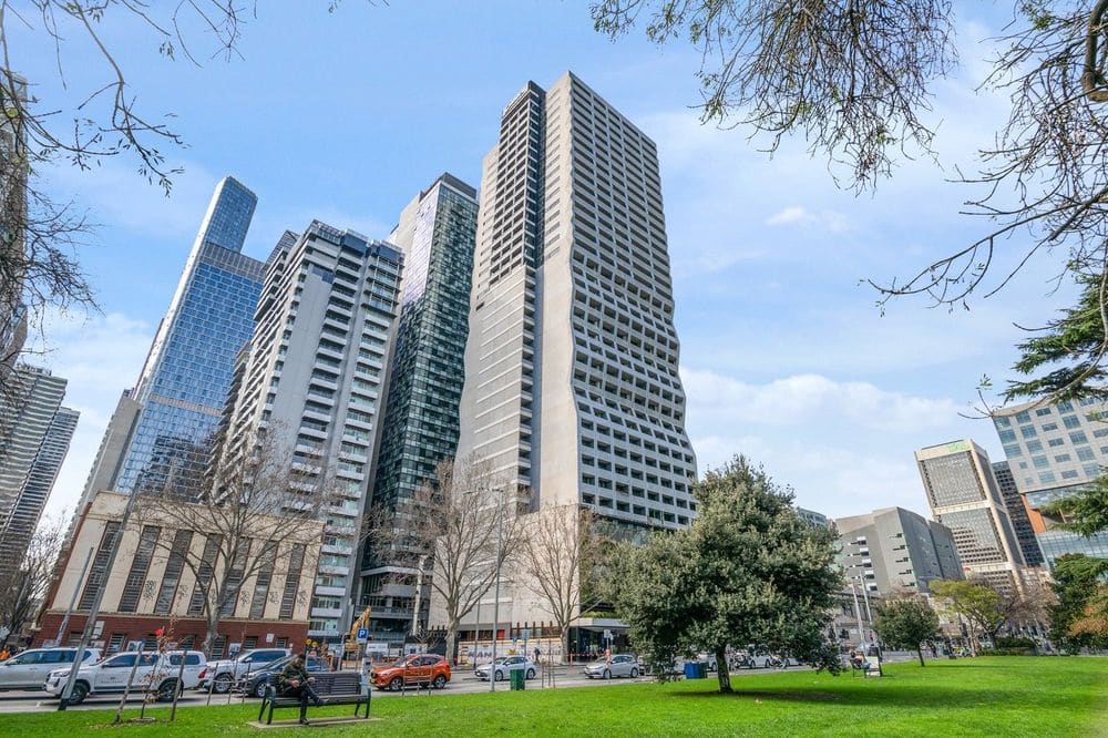 Oaks Melbourne on William Suites - Exterior