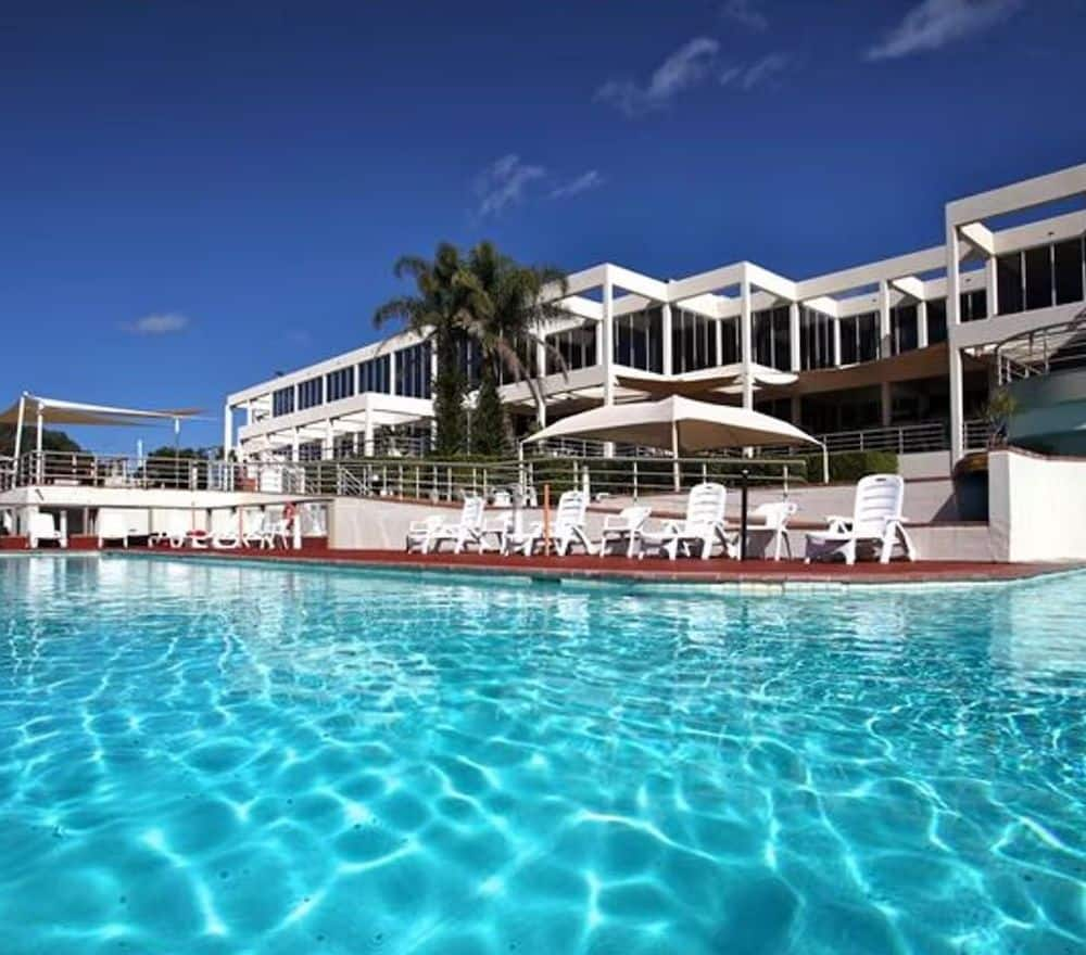 Absolute Beachfront Opal Cove Resort - Swimming Pool