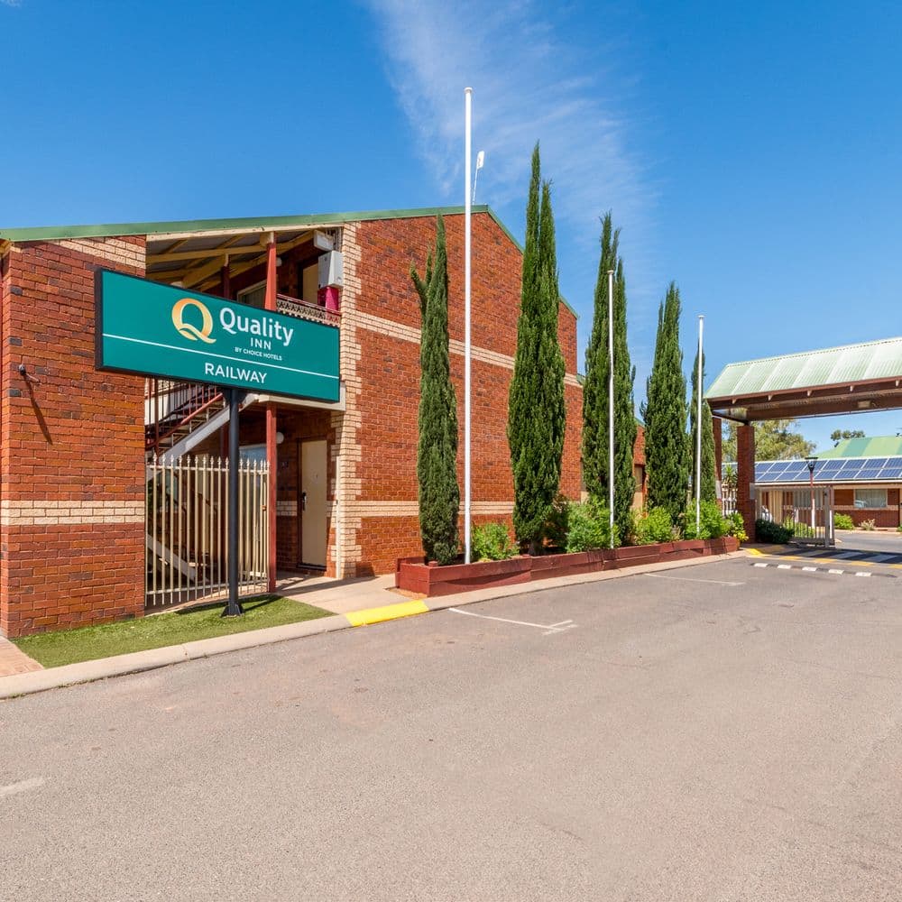 Quality Inn Railway - Entrance