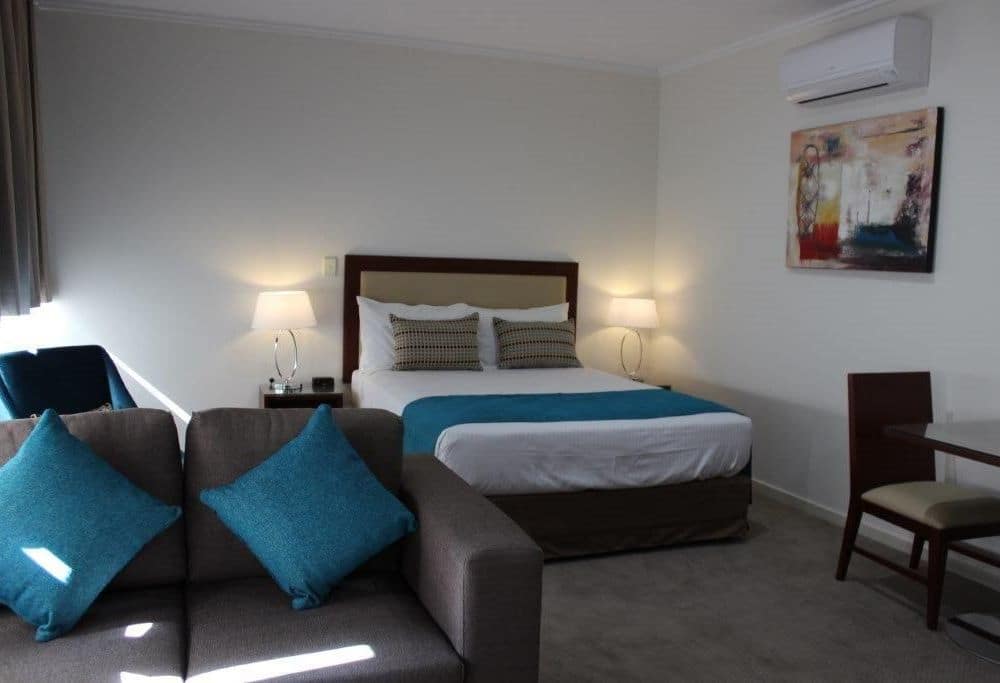 Quality Hotel Regent Rockhampton - Contemporary Queen Bedroom