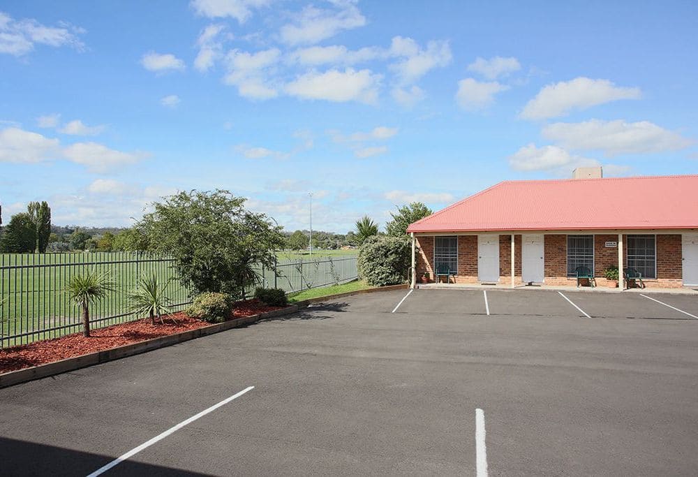 The Club Motel Armidale - Adjacent Parks