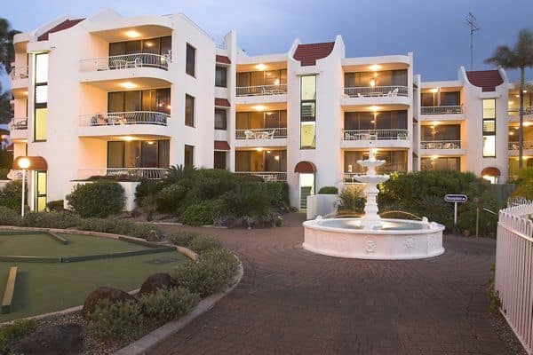 Alexandria Apartments By Night