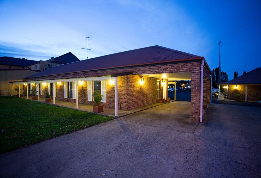 The Club Motel Armidale - Reception Exterior