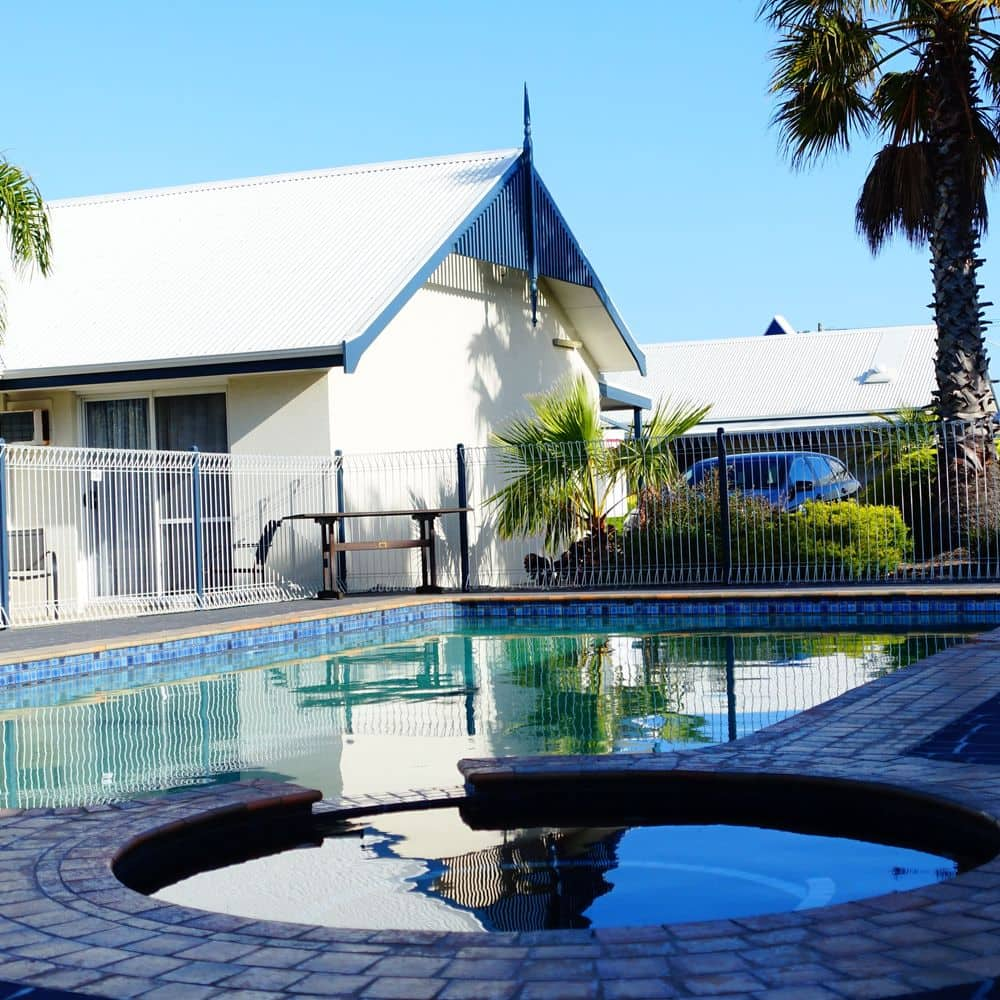 Outdoor Heated Swimming Pool & Spa