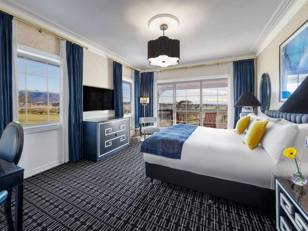 King Grand with Valley View Room 