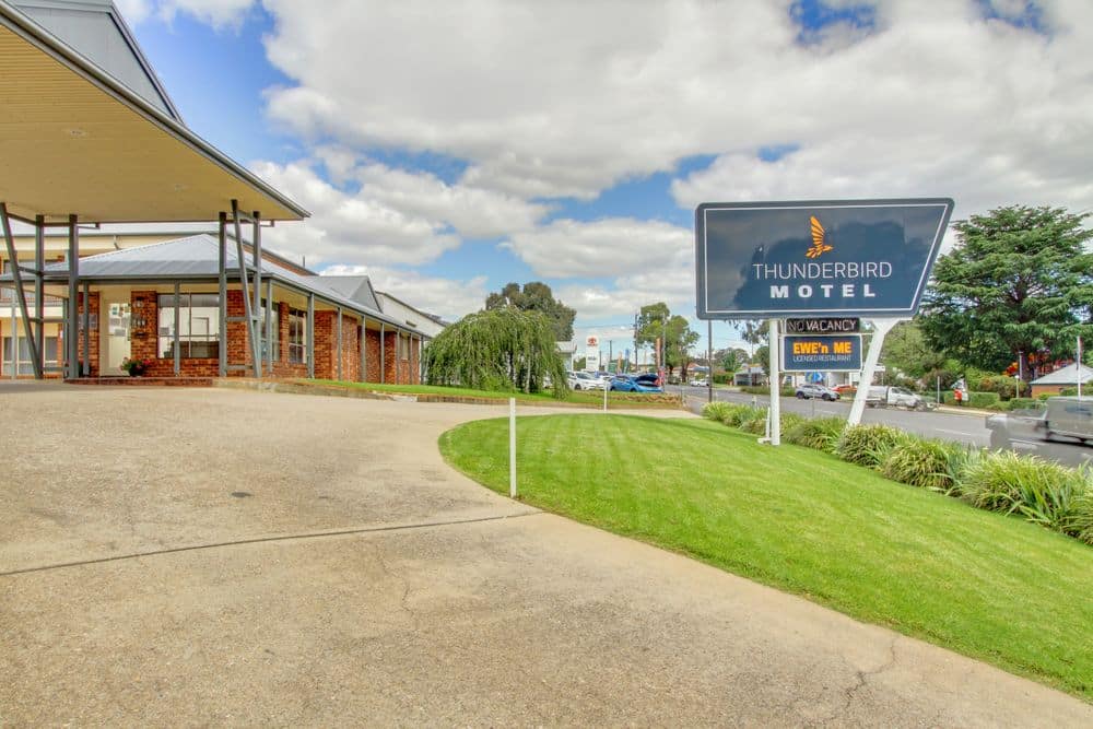 Thunderbird Yass Hotel