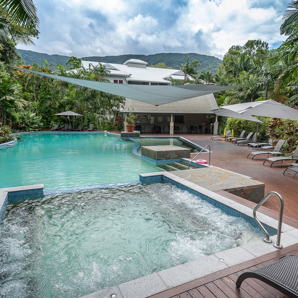 Oasis at Palm Cove - Spa and pool