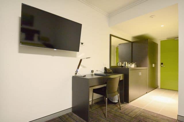 Mackay Oceanside Central Hotel - Modern Furnishings and complimentary EzyStream