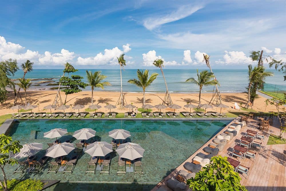 Pool/Beach View