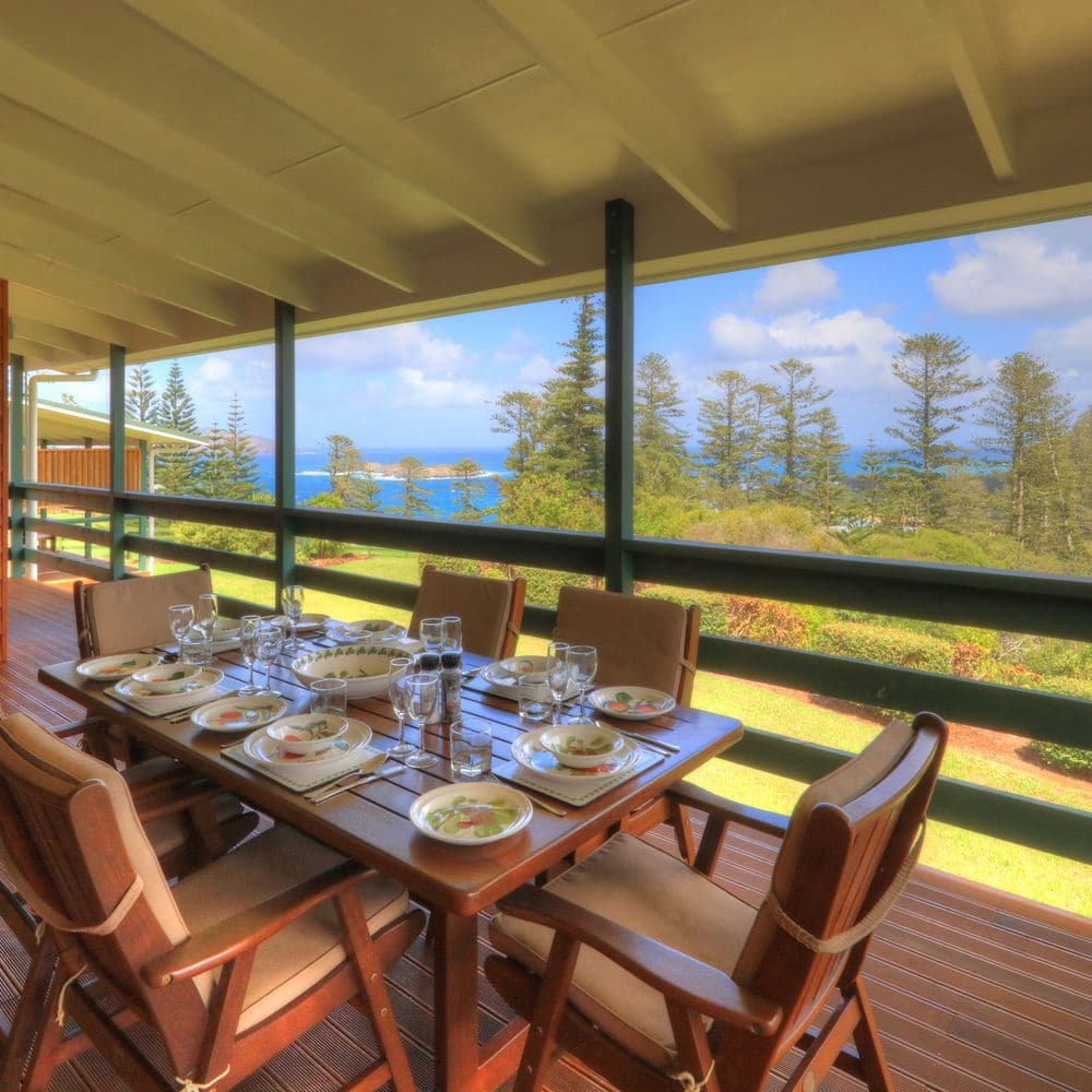 Endeavour Lodge - Balcony