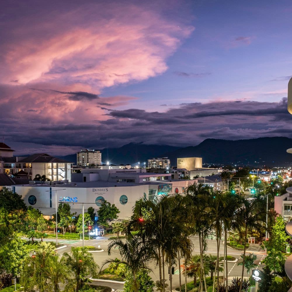 DoubleTree by Hilton Hotel Cairns - CityMountain View