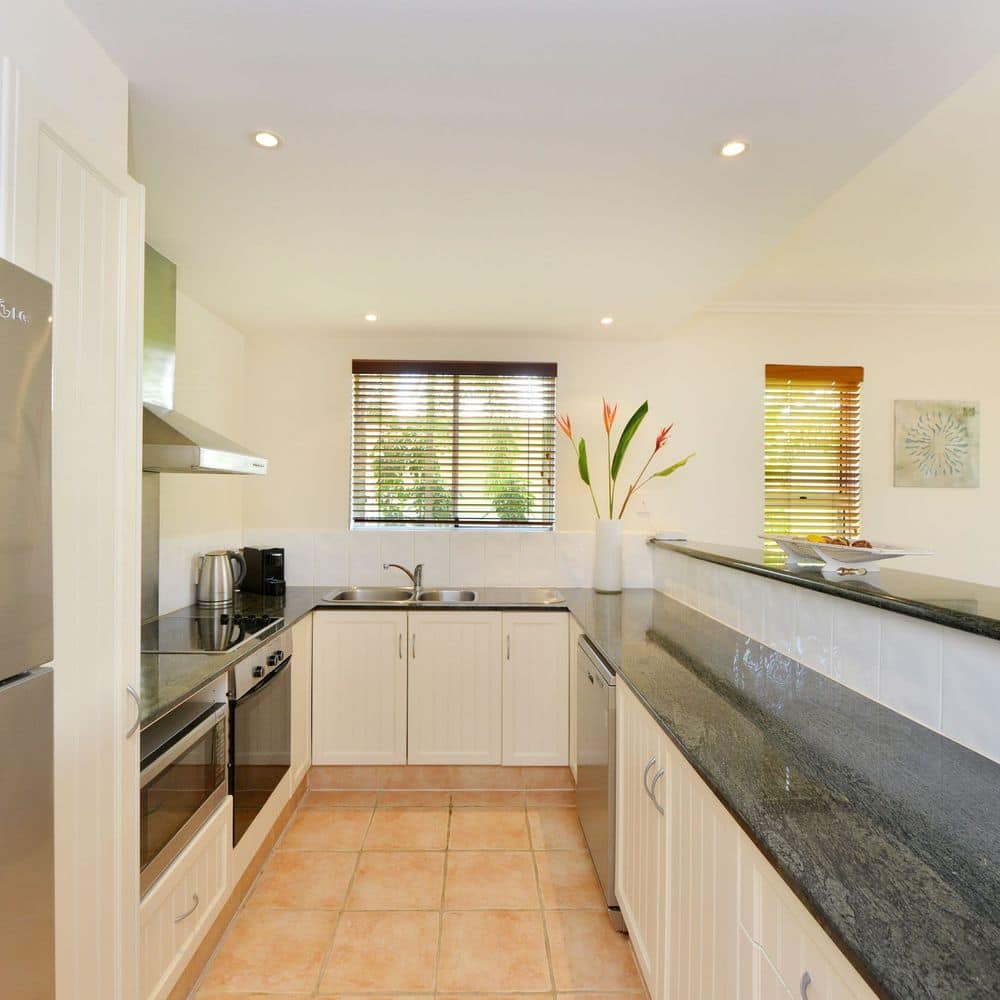 Cayman Villas Port Douglas - Kitchen