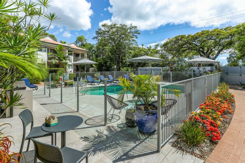 Pool, spa & gardens