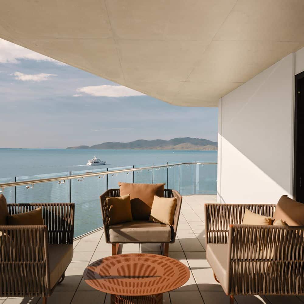 Ardo Hotel - Wrap around balcony with ocean views