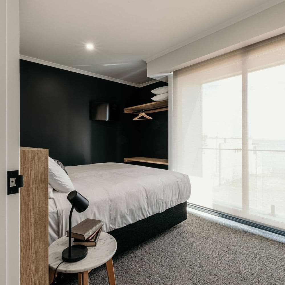 Met Apartments - Bedroom