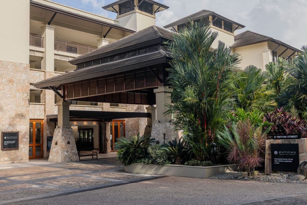 Pullman Palm Cove Sea Temple Resort & Spa