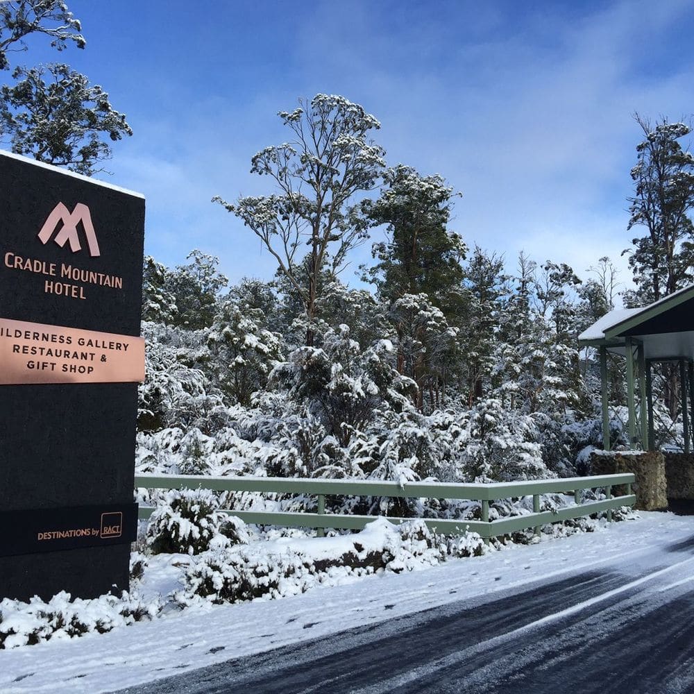 Cradle Mountain Hotel - Outside 