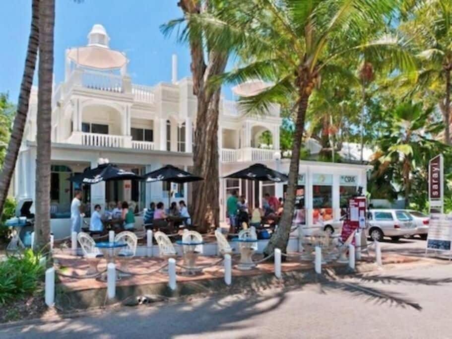 Palm Cove Cafes