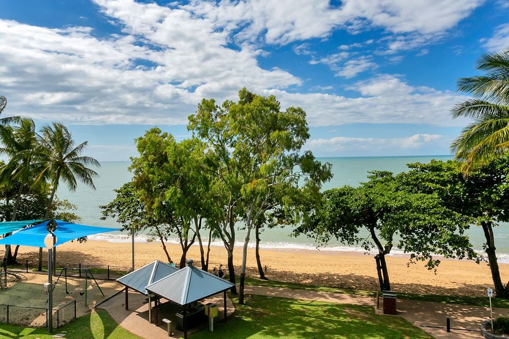 Beachfront Apartments on Trinity Beach Cairns Jetstar Hotels Australia Beachfront Apartments on Trinity Beach Cairns Jetstar Hotels Australia
