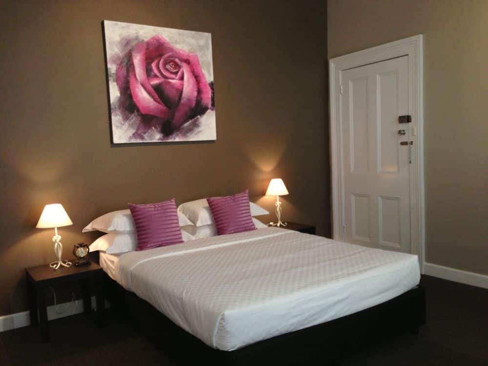 Centennial Inn on Bathurst - Deluxe Twin Suite