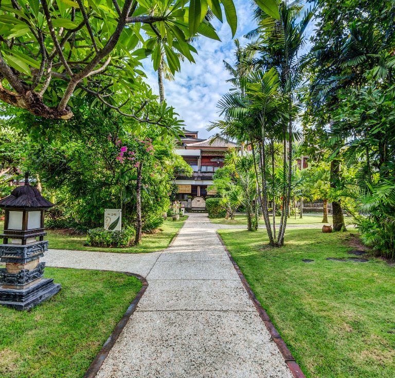 Rama Beach Resort and Villas - Garden area