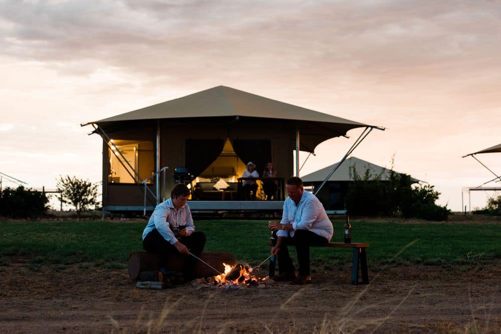 Mitchell Grass Retreat - Gathering around the fire pit
