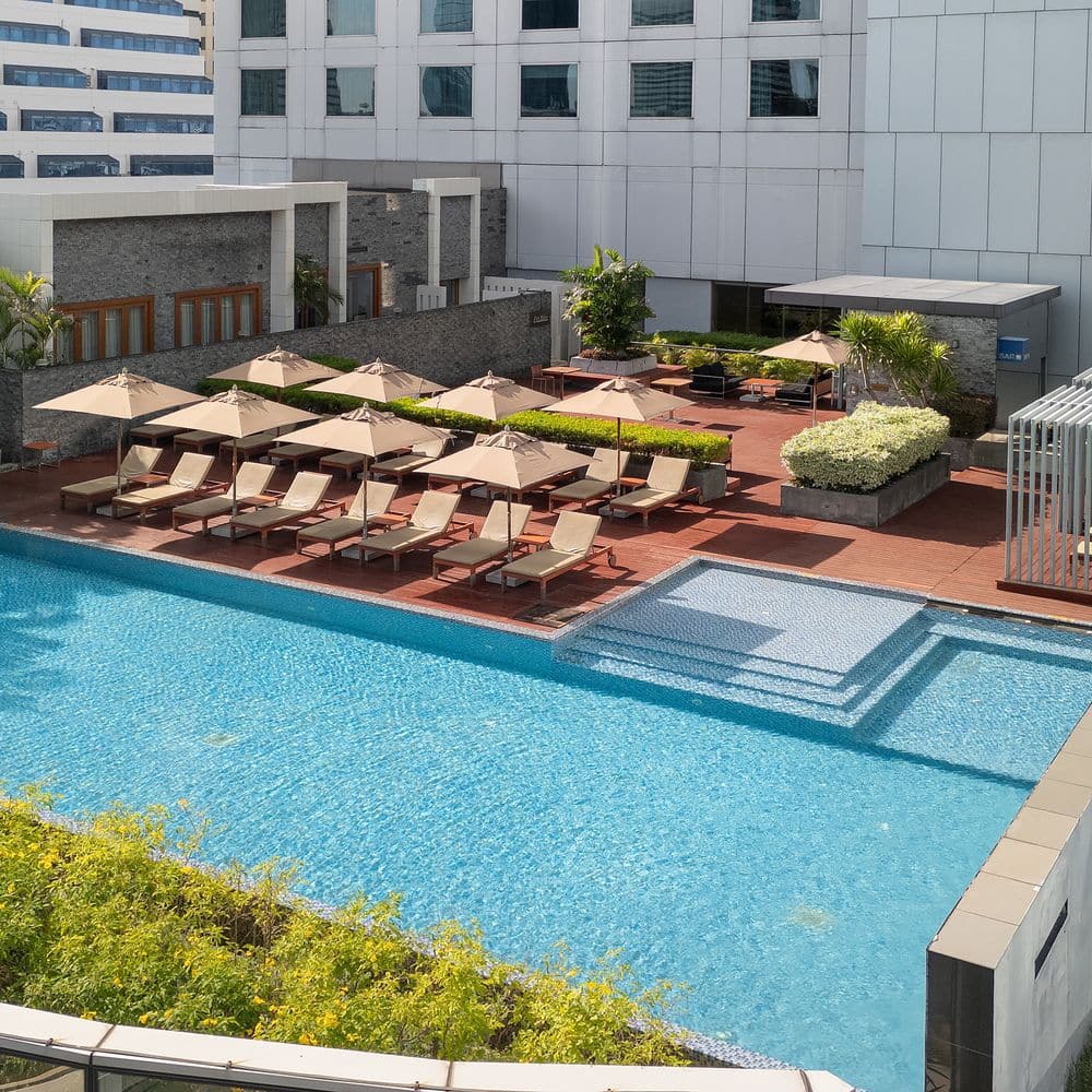 Radisson Blu Plaza Bangkok - Outdoor Pool