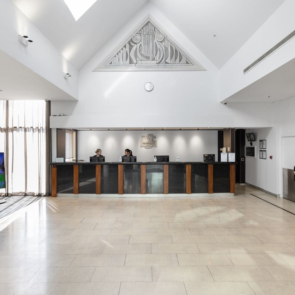 Holiday Inn Sydney - Potts Point, an IHG Hotel - Hotel Reception