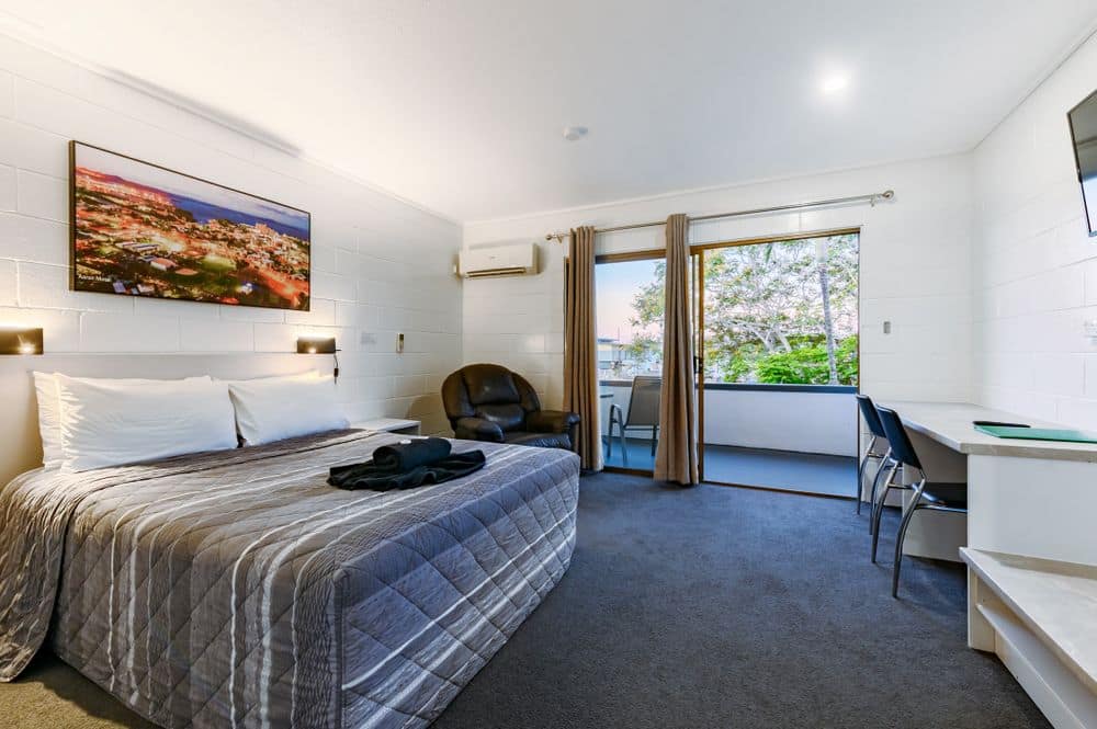 Superior Queen Bedroom Desk outside balcony