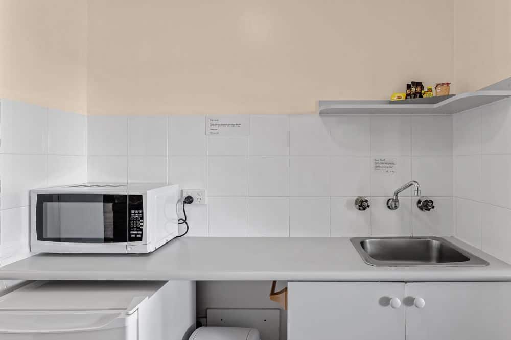 Sapphire Waters Motor Inn - Kitchenette