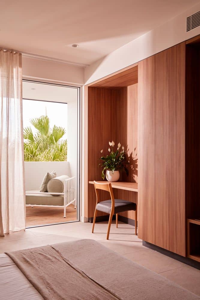 Canopy balcony & desk 