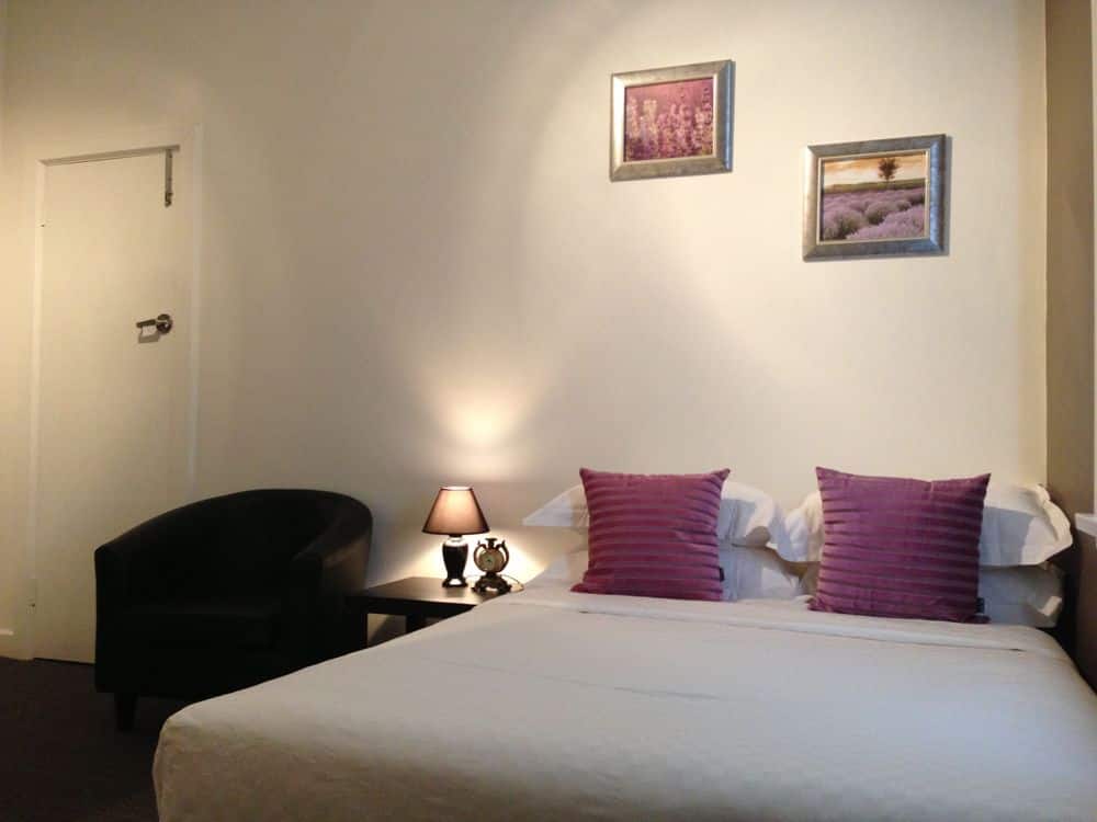 Centennial Inn on Bathurst - Premium Double Ensuite