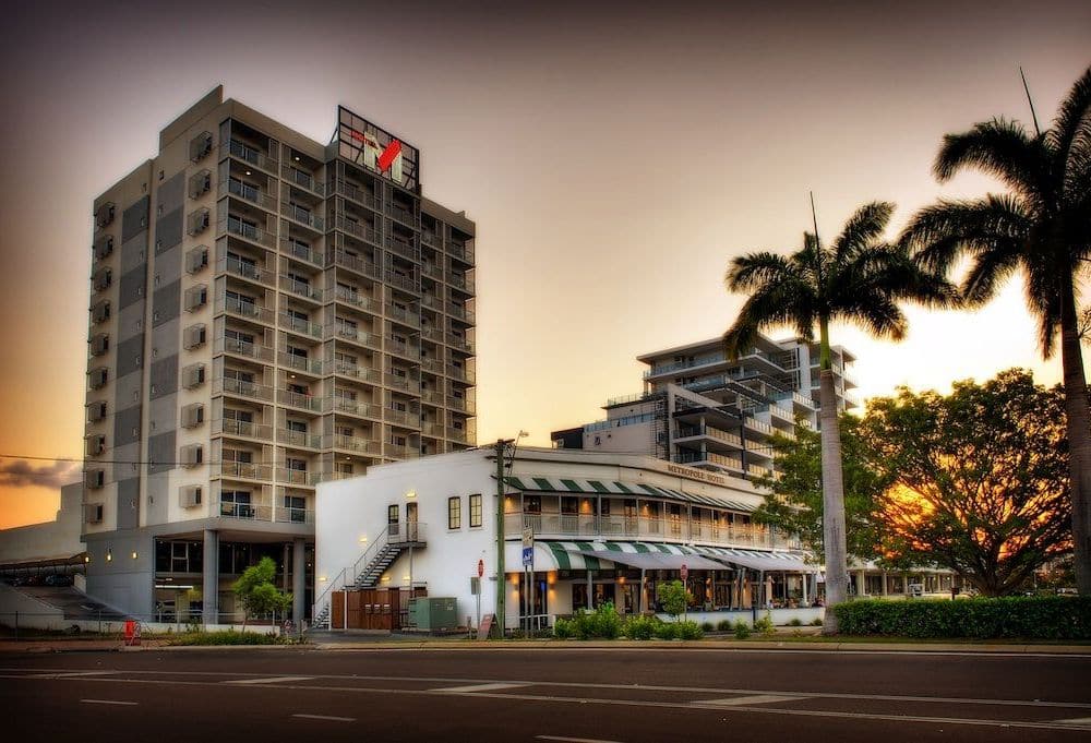 Oaks Townsville Metropole Hotel - Exterior