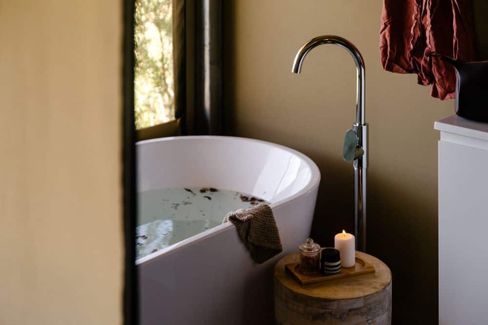 Mitchell Grass Retreat - Enjoy a relaxing bath ....with a view
