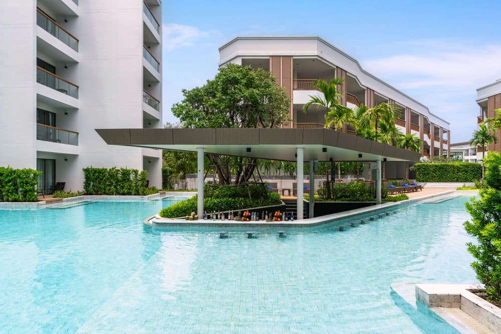 Bella Nara -Pool Bar  