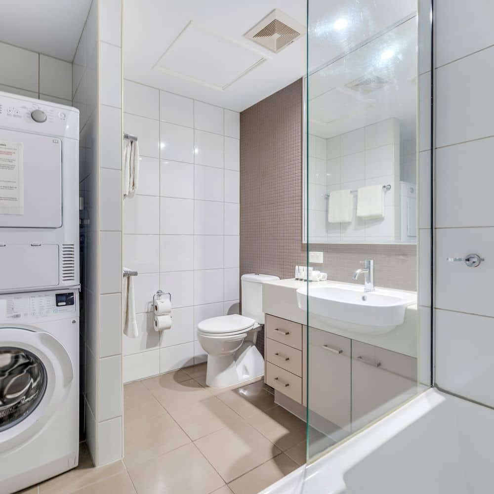 Hudson Parap - Ensuite bathroom with laundry facilities