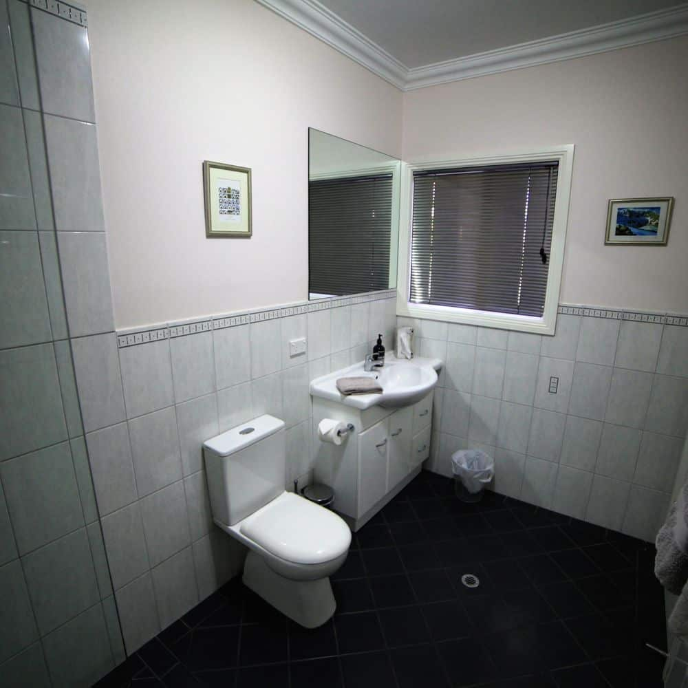 Bedroom 3 Ensuite  bathroom 