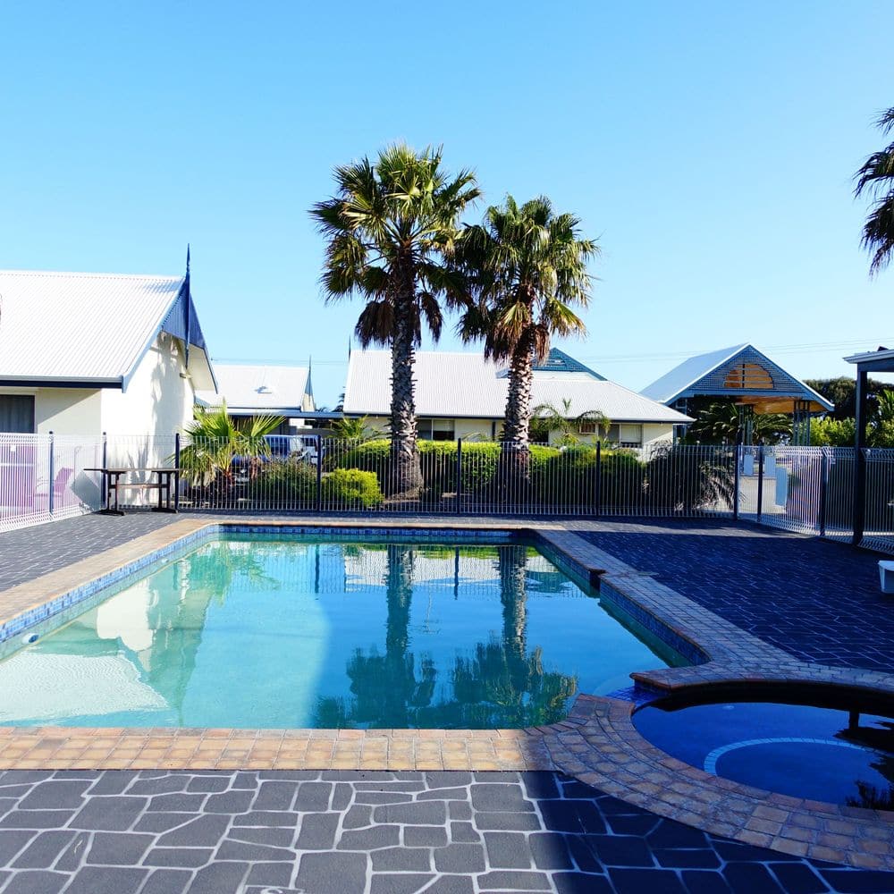 Outdoor Heated Swimming Pool & Spa