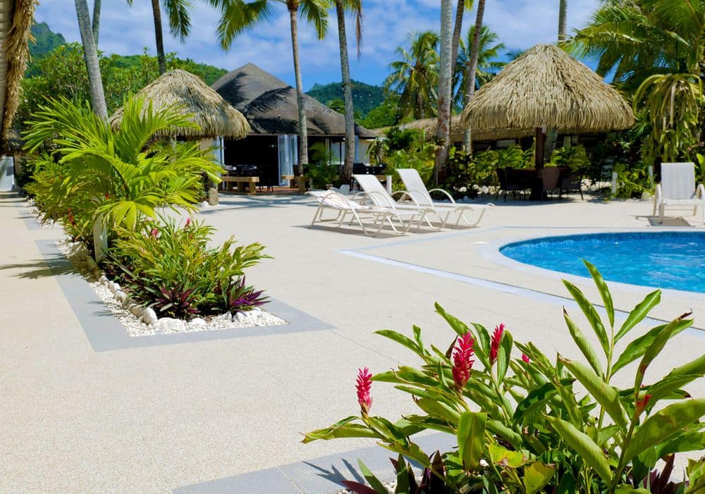 Club Raro Poolside 