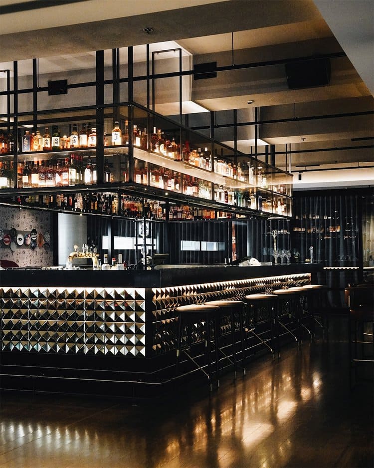 QT Melbourne - Bar 133