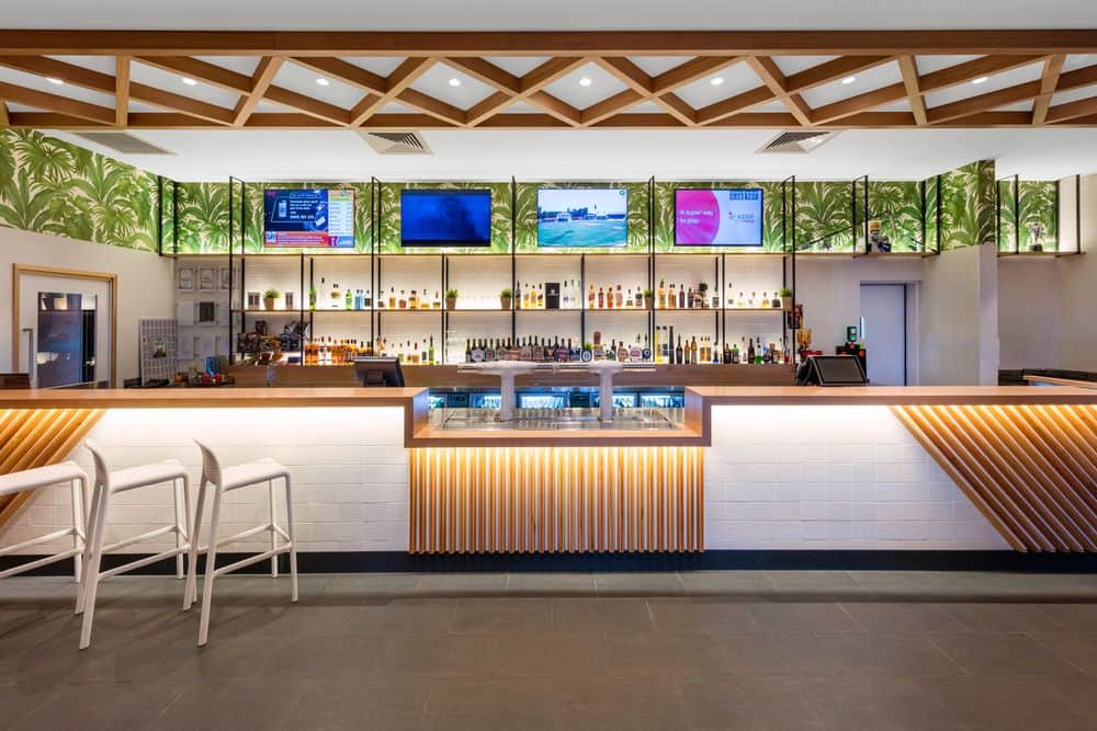 Surfair Bar & Bistro