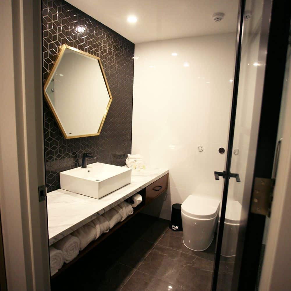 Ensuite in the Aqua Studio, King Room & Twin Queen