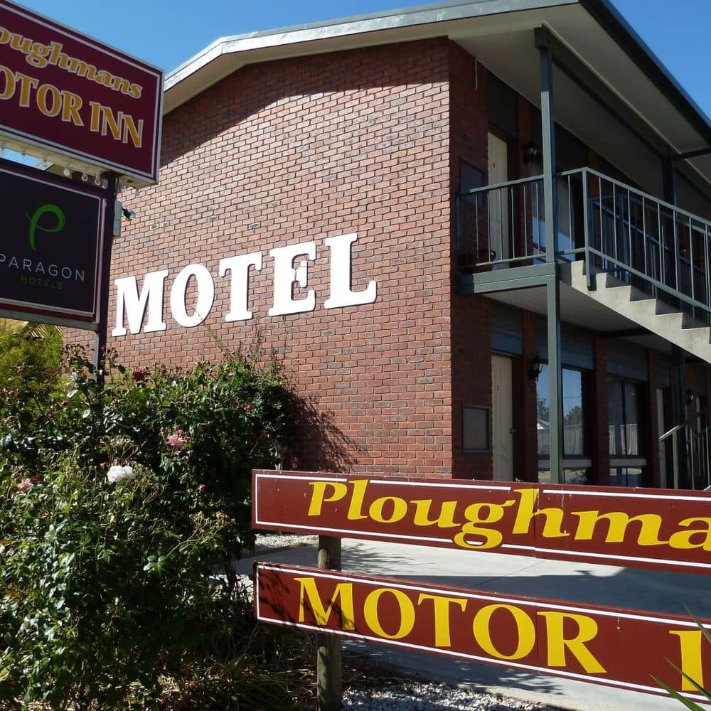 Ploughmans Motor Inn, Horsham